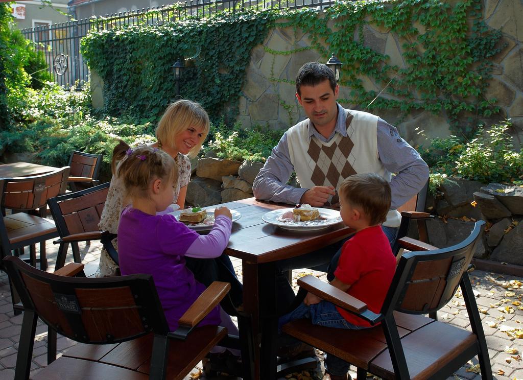 Hotel Sutoris Bochnia Zewnętrze zdjęcie